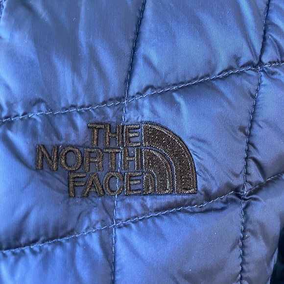 The North Face Thermoball Women's Blue Quilted Jacket - Picture 4 of 8
